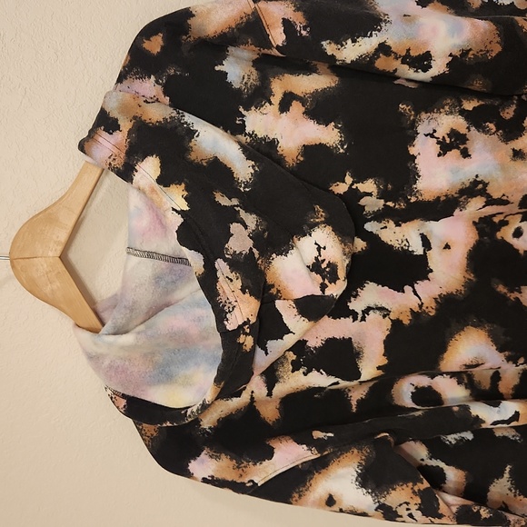 Wild Fabel Crop Hoodie - Picture 5 of 6